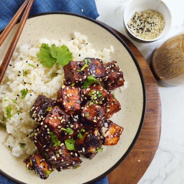Instant-Pot-General-Tsos-Tofu-in-a-plate-with-sticky-sauce-and-sesame-seeds-rotated