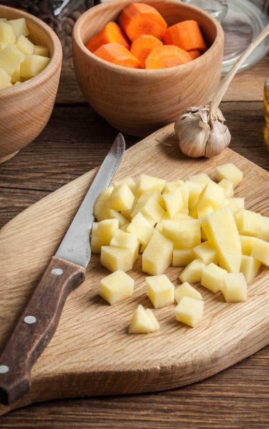 how to dice potato for vegan potato curry 
