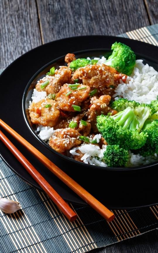 general tso's chicken recipe with white rice and steamed broccoli