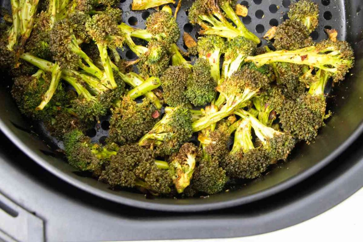 Air Fryer Broccoli In Just 10 Minutes (Extra Crispy and Tender)