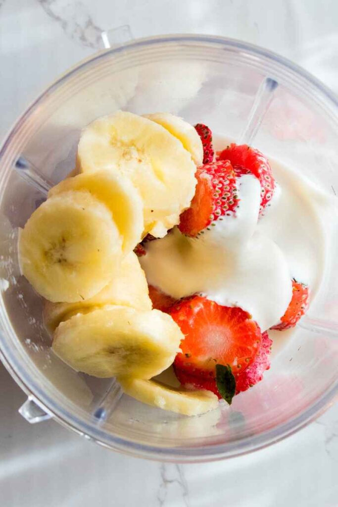 easy Strawberry banana smoothie ingredients