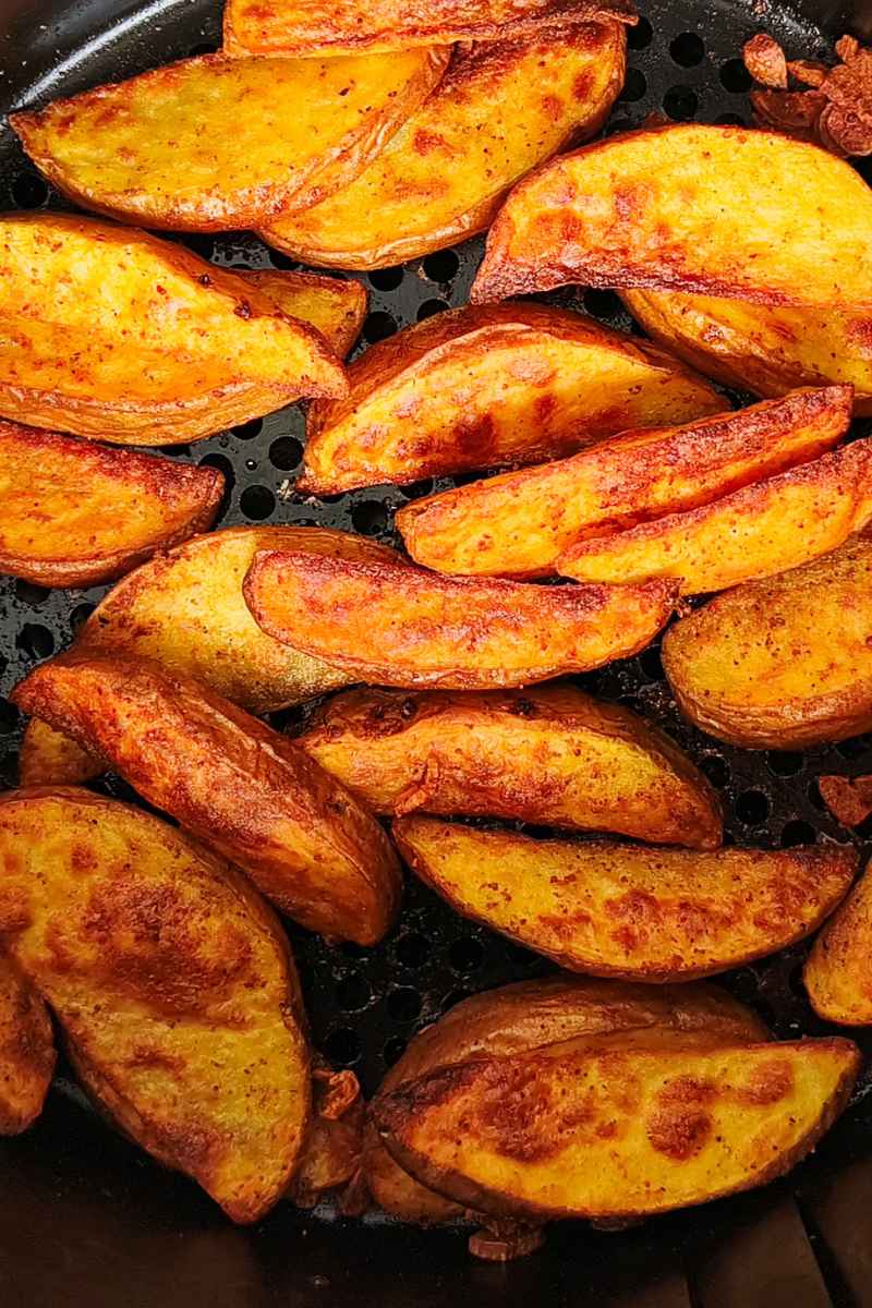 air fryer potato wedges in an air fryer basket